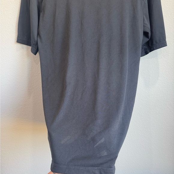 Kathmandu Outdoors Men's Dark Gray Short Sleeve Tee - Picture 5 of 7